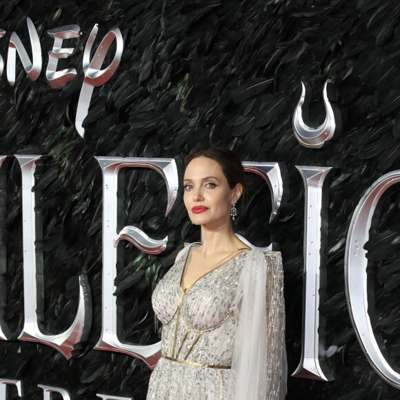 Angelina Jolie assiste à l'avant-première du film "Maléfique : Le Pouvoir du mal" à l'Imax Odeon de Londres, le 9 octobre 2019.