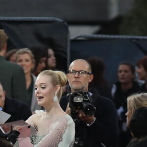 Elle Fanning assiste à l'avant-première du film "Maléfique : Le Pouvoir du mal" à l'Imax Odeon de Londres, le 9 octobre 2019.