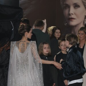 Angelina Jolie et ses enfants Vivienne, Zahara, Shiloh et Knox Jolie-Pitt assistent à l'avant-première du film "Maléfique : Le Pouvoir du mal" à l'Imax Odeon de Londres, le 9 octobre 2019.