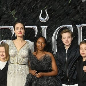 Angelina Jolie et ses enfants Vivienne, Zahara, Shiloh et Knox Jolie-Pitt assistent à l'avant-première du film "Maléfique : Le Pouvoir du mal" à l'Imax Odeon de Londres, le 9 octobre 2019.