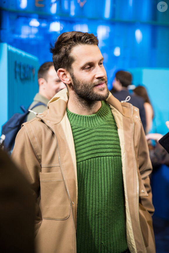 Exclusif - Simon Porte Jacquemus - Les joueurs de rugby dédicacent le calendrier 2020 des Dieux du Stade aux Galeries Lafayette Champs-Élysées à Paris le 10 octobre 2019.