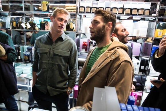 Exclusif - Jules Plisson, Simon Porte Jacquemus - Les joueurs de rugby dédicacent le calendrier 2020 des Dieux du Stade aux Galeries Lafayette Champs-Élysées à Paris le 10 octobre 2019.