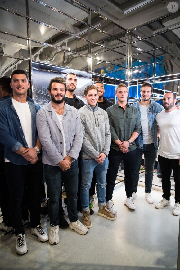 Exclusif - Pierre Fouyssac, Arthur Bonneval, Yoann Maestri, Clément Daguin, Ryan Chapuis, Jules Plisson, Sylvain Nicolas, Jean-Marc Doussain dédicacent le calendrier 2020 des Dieux du Stade aux Galeries Lafayette Champs-Élysées à Paris le 10 octobre 2019.