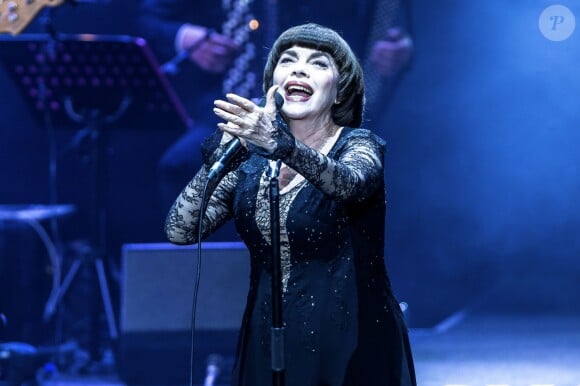 Mireille Mathieu en concert à Hanovre, en Allemagne, le 7 mai 2018.