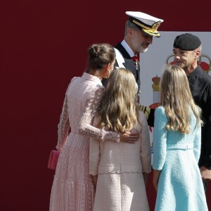 Le roi Felipe VI d'Espagne, la reine Letizia, la princesse Sofia et la princesse Leonor et le prséident espagnol Pedro Sanchez - La famille royale d'Espagne assiste à la parade militaire le jour de la fête nationale espagnole à Madrid le 12 octobre 2019