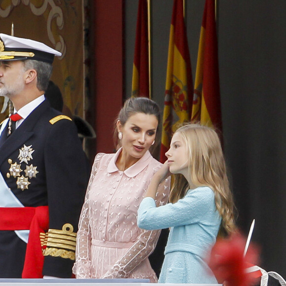 Le roi Felipe VI d'Espagne, la reine Letizia, la princesse Sofia et la princesse Leonor - La famille royale d'Espagne assiste à la parade militaire puis à la réception au palais royal le jour de la fête nationale espagnole à Madrid le 12 octobre 2019