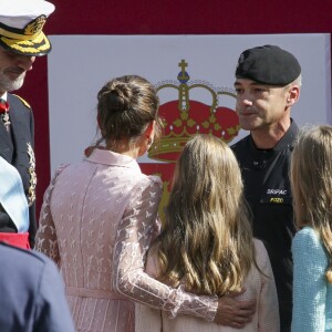 Le roi Felipe VI, la reine Letizia et leurs filles l'infante Sofia et la princesse Leonor - La famille royale d'Espagne assiste à la parade militaire le jour de la fête nationale espagnole à Madrid, le 12 octobre 2019.