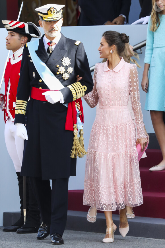 Le roi Felipe VI d'Espagne et la reine Letizia d'Espagne - La famille royale d'Espagne assiste à la parade militaire le jour de la fête nationale espagnole à Madrid, le 12 octobre 2019.
