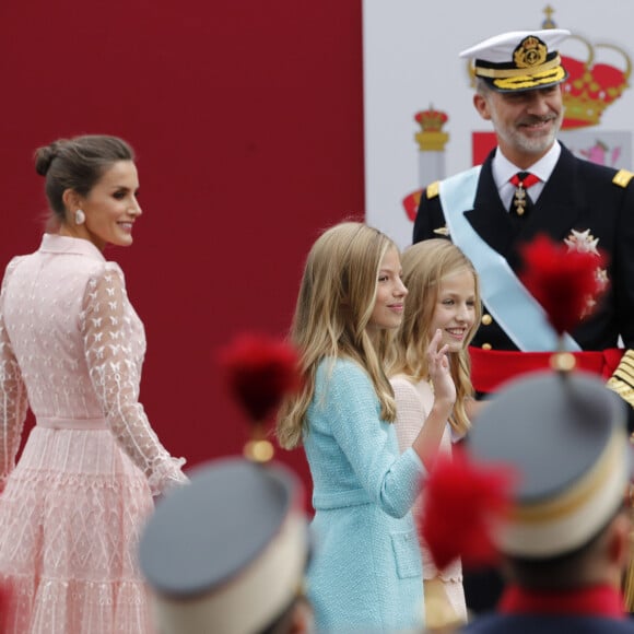 Le roi Felipe VI d'Espagne, la reine Letizia d'Espagne et leurs filles l'infante Sofia et la princesse Leonor - La famille royale d'Espagne assiste à la parade militaire le jour de la fête nationale espagnole à Madrid, le 12 octobre 2019.
