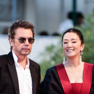 Gong Li et son compagnon Jean-Michel Jarre - Tapis rouge du film "Lan Xin Da Ju Yuan" (Saturday Fiction) lors du 76ème festival international du film de Venise, la Mostra, le 6septembre 2019.
