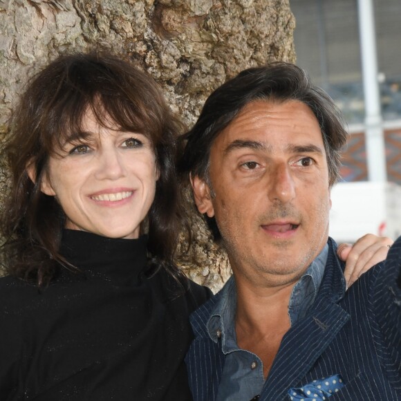 Charlotte Gainsbourg et son compagnon Yvan Attal lors de la 12e édition du festival du Film Francophone d'Angoulême, France, le 20 août 2019. © Coadic Guirec/Bestimage