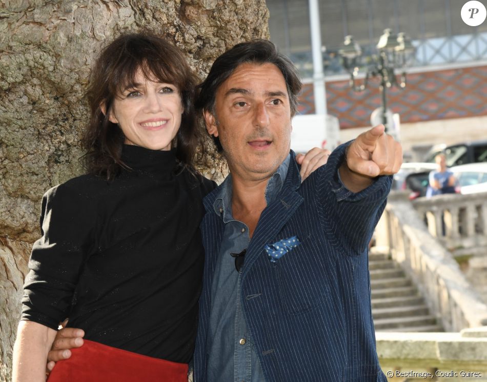 Charlotte Gainsbourg et son compagnon Yvan Attal lors de ...