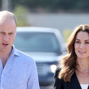 Le prince William et Kate Middleton visitent un centre militaire de formation canine. Le Royaume-Uni apporte son soutien à ce programme de formation de chiens à l'identification d'explosifs. Islamabad, le 18 octobre 2019.