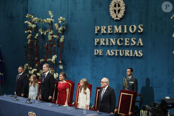 La princesse Leonor, le roi Felipe VI d'Espagne, la reine Letizia, l'infante Sofia de Bourbon, Luis Fernandez Vega Sanz - Cérémonie des Princess of Asturias Awards à Oviedo au théâtre Campoamor le 18 octobre 2019.