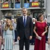 La reine Sofia, la princesse Leonor, le roi Felipe VI d'Espagne, la reine Letizia, l'infante Sofia de Bourbon - La famille royale d'Espagne arrive au théâtre Campoamor pour la cérémonie des Princess of Asturias Awards à Oviedo le 18 octobre 2019.