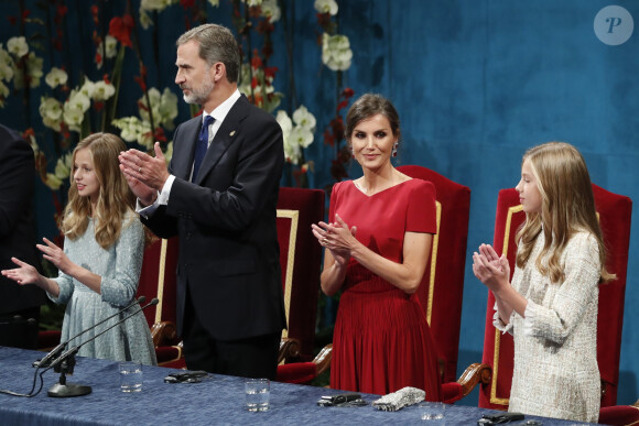 La princesse Leonor, le roi Felipe VI d'Espagne, la reine Letizia, l'infante Sofia de Bourbon - Cérémonie des Princess of Asturias Awards à Oviedo au théâtre Campoamor le 18 octobre 2019.