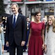 Le roi Felipe VI d'Espagne, la reine Letizia, la princesse Leonor, l'infante Sofia de Bourbon - La famille royale d'Espagne arrive au théâtre Campoamor pour la cérémonie des Princess of Asturias Awards à Oviedo le 18 octobre 2019.