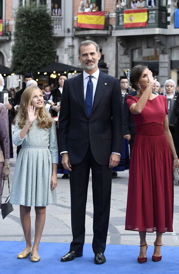 La princesse Leonor, le roi Felipe VI d'Espagne, la reine Letizia - La famille royale d'Espagne arrive au théâtre Campoamor pour la cérémonie des Princess of Asturias Awards à Oviedo le 18 octobre 2019.