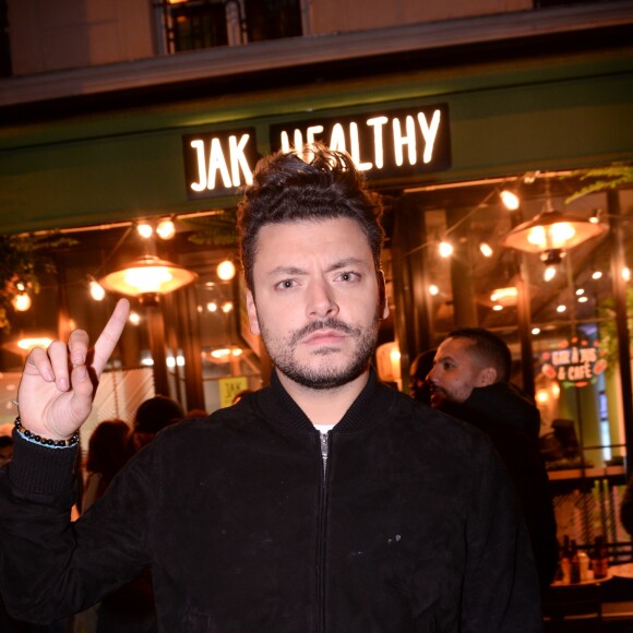 Kev Adams - Inauguration du nouveau restaurant de fast food healthy de K. Adams, le "Jak Healthy" au 24 rue de Rivoli dans le 4ème arrondissement à Paris, le 15 octobre 2019. Le concept du restaurant est né de la rencontre entre le coach sportif J. Exilie, la restauratrice A. Sachet et l'humoriste K. Adams réunis autour d'une même idée: un repas sur le pouce sain et équilibré. © Rachid Bellak/Bestimage