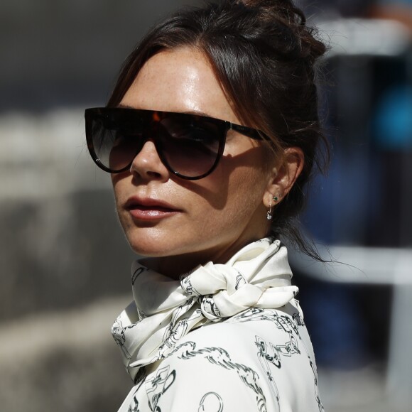 Victoria Beckham - Les célébrités arrivent à l'église pour célébrer l'union du footballeur Sergio Ramos et de l'actrice Pilar Rubio à Seville en Espagne, le 15 juin 2019.