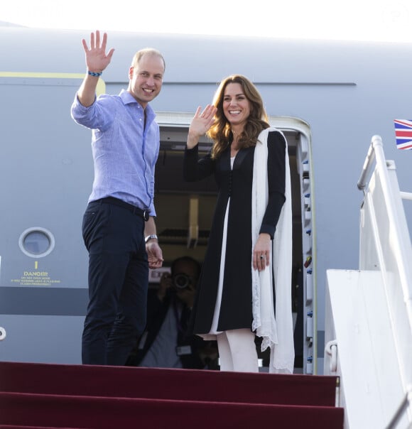 Kate Catherine Middleton et le prince William au départ de l'aéroport d'Islamabad, après leur voyage officiel de cinq jours au Pakistan. Le 18 octobre 2019