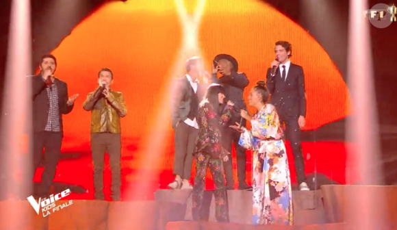 Les coachs accompagnés de Mika, Florent Pagny et Christophe Maé - Finale de "The Voice Kids 2019" sur TF1. Le 25 octobre 2019.
