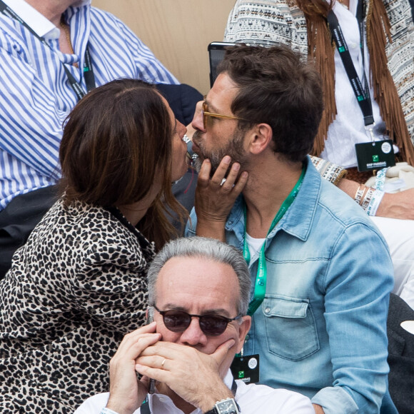 Christophe Maé et compagne Nadège Sarron - People dans les tribunes lors de la finale messieurs des internationaux de France de tennis de Roland Garros 2019 à Paris le 9 juin 2019. © Jacovides-Moreau/Bestimage