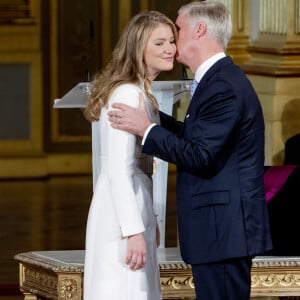 Le 18e anniversaire de la princesse héritière Elisabeth de Belgique, duchesse de Brabant, a été célébré le 25 octobre 2019 dans la Salle du Trône au palais royal à Bruxelles. Son père le roi Philippe lui a remis les insignes de l'ordre de Léopold.