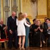 Le 18e anniversaire de la princesse héritière Elisabeth de Belgique, duchesse de Brabant, qui embrasse ici ses grands-parents le roi Albert II et la reine Paola, a été célébré le 25 octobre 2019 dans la Salle du Trône au palais royal à Bruxelles.