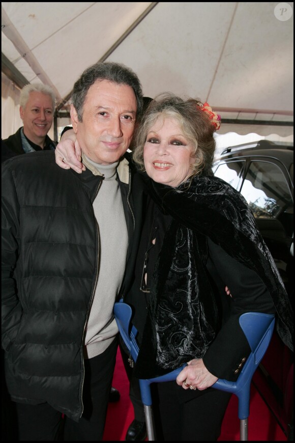 Brigitte Bardot et Michel Drucker au Noêl des animaux de la SPA en 2005.