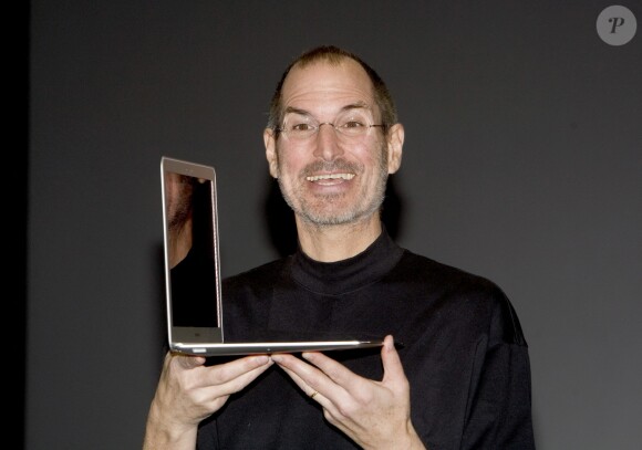 Steve Jobs présente le MacBook Air à San Francisco le 15 janvier 2008. Crédits : Terry Schmitt/UPI/ABACAPRESS.COM