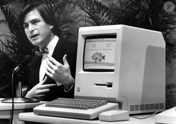 Steve Jobs présente le Macintosh d'Apple le 24 janvier 1984. Crédits : Terry Schmitt/UPI/ABACAPRESS.COM