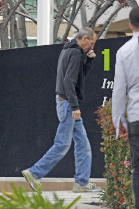 Exclusif - Steve Jobs arrive à son bureau le 15 mars 2011. ©/PCN/ABACAPRESS.COM
