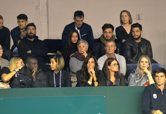 Ladji Doucouré avec sa compagne, Jade Foret (Lagardère) et les parents de B. Paire, Philippe et Eliane Paire, dans les tribunes du match "Benoît Paire/Fernando Verdasco - Rohan Bopanna/Denis Shapovalov (4/6 - 5/7)" lors du tournoi Rolex Paris Masters 2019, le 30 octobre 2019. © Perusseau-Veeren/Bestimage