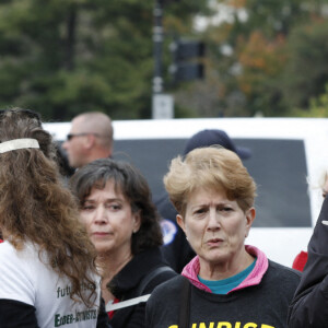 Jane Fonda et Ted Danson arrêtés le 25 octobre 2019 à Washington devant le Capitole lors d'une manifestation pour alerter les décideurs politiques et l'opinion publique sur l'urgence d'agir face à la crise du changement climatique.