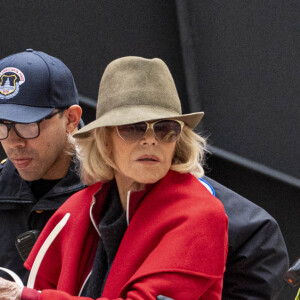 Jane Fonda, 81 ans, a été arrêtée par la police pour la quatrième fois en autant de semaines alors qu'elle menait une nouvelle manifestation le 1er novembre 2019 à Washington pour alerter les décideurs politiques et l'opinion publique sur l'urgence d'agir face à la crise du changement climatique.