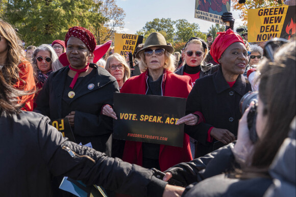 Jane Fonda, 81 ans, menait une nouvelle manifestation le 1er novembre 2019 à Washington pour alerter les décideurs politiques et l'opinion publique sur l'urgence d'agir face à la crise du changement climatique.