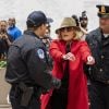 Jane Fonda, 81 ans, a été arrêtée par la police alors qu'elle menait une nouvelle manifestation le 1er novembre 2019 à Washington et faisait un sit-in dans l'un des bureaux du Sénat pour alerter les décideurs politiques et l'opinion publique sur l'urgence d'agir face à la crise du changement climatique.