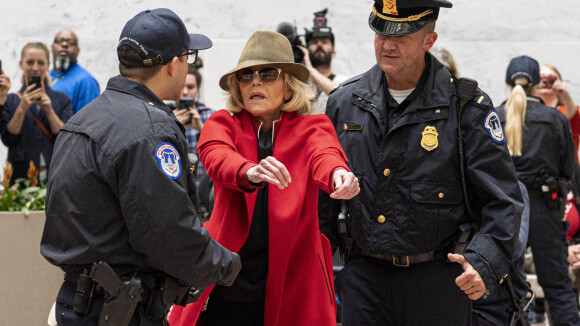 Jane Fonda : Arrêtée avec Rosanna Arquette, elle passe la nuit en prison