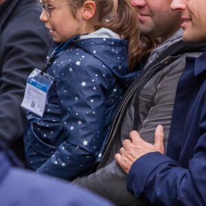 Le président Emmanuel Macron et sa femme Brigitte passent le week-end de la Toussaint à Honfleur le 31 octobre 2019. Comme tous les week-end de Toussaint, le président Emmanuel Macron et sa femme Brigitte sont à Honfleur dans le Calvados où ils sont arrivés le mercredi 30 dans la soirée. Ils logent à la Ferme Saint-Siméon, un hôtel de Honfleur. En fin de mâtinée, le jeudi 31, ils sont venus à pied pour déjeuner au Bistrot des Artistes, où ils ont leurs habitudes depuis des années et ensuite ils sont allés à la rencontre des Honfleurais lors d'une brève promenade sur la jetée du port. Ils ont rejoint leur hôtel peu de temps après en raison du mauvais temps.