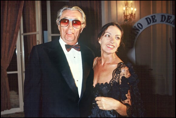 Marie Laforêt avec Robert Mitchum, partenaires à l'écran dans Présumé dangeureux de Georges Lautner, au Festival de Deauville en 1989.