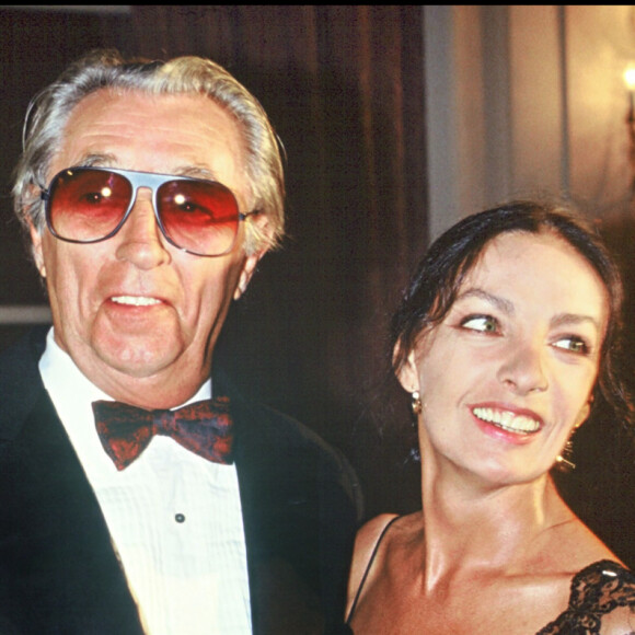 Marie Laforêt avec Robert Mitchum, partenaires à l'écran dans Présumé dangeureux de Georges Lautner, au Festival de Deauville en 1989.