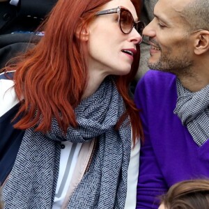 Audrey Fleurot et son compagnon Djibril Glissant dans les tribunes des internationaux de France de Roland Garros à Paris le 4 juin 2016. © Moreau - Jacovides / Bestimage