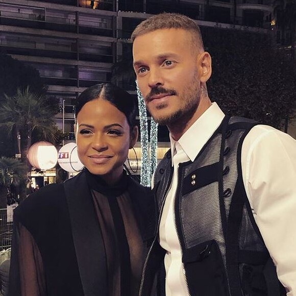 Christina Milian, enceinte, et M. Pokora montent ensemble les marches du Palais des Festivals et des Congrès de Cannes pour la 21e cérémonie des NRJ Music Awards le 9 novembre 2019.