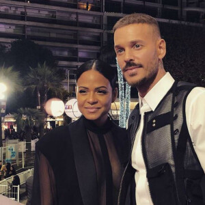 Christina Milian, enceinte, et M. Pokora montent ensemble les marches du Palais des Festivals et des Congrès de Cannes pour la 21e cérémonie des NRJ Music Awards le 9 novembre 2019.