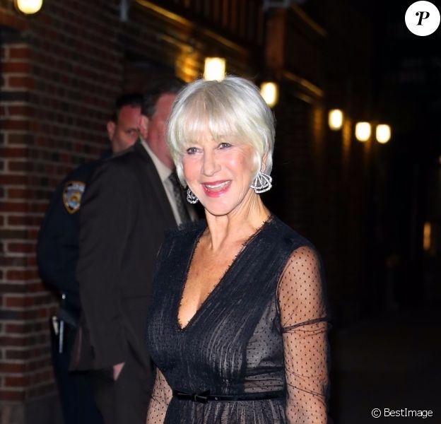 Helen Mirren à la sortie de l'émission "The Late Show With Stephen Colbert" à New York, le 6 novembre 2019.