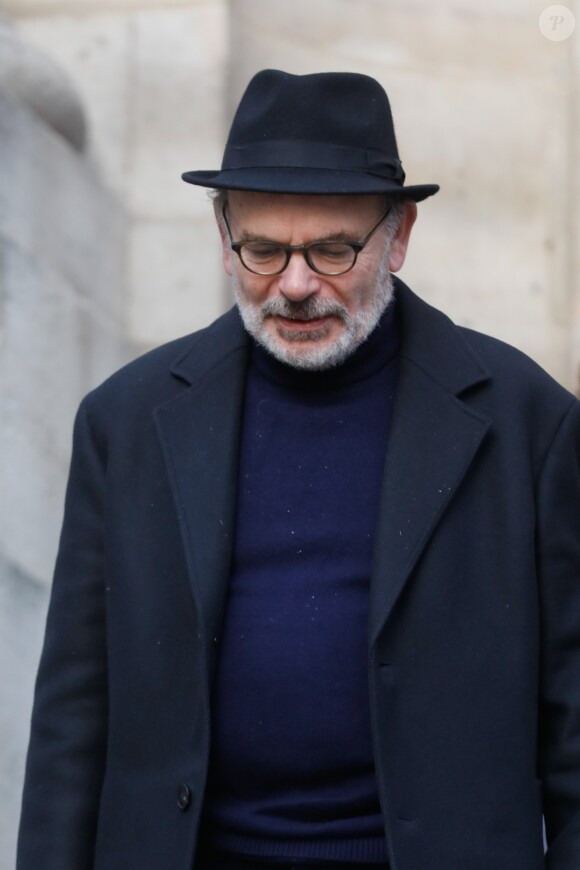 Jean-Pierre Darroussin - Sorties des obsèques de la comédienne Pascale Roberts en l'église Saint Roch à Paris le 8 novembre 2019.