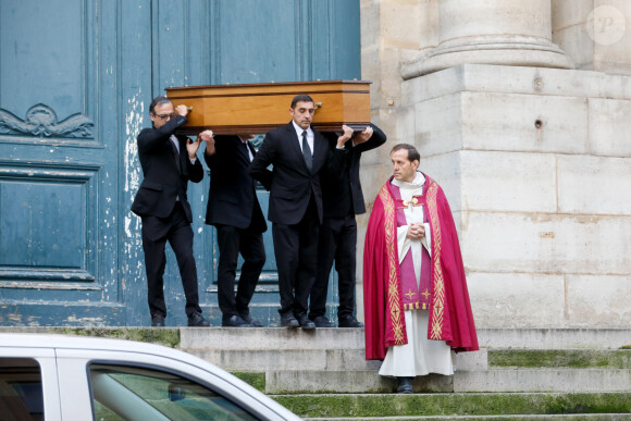 Illustration - Sorties des obsèques de la comédienne Pascale Roberts en l'église Saint Roch à Paris le 8 novembre 2019.