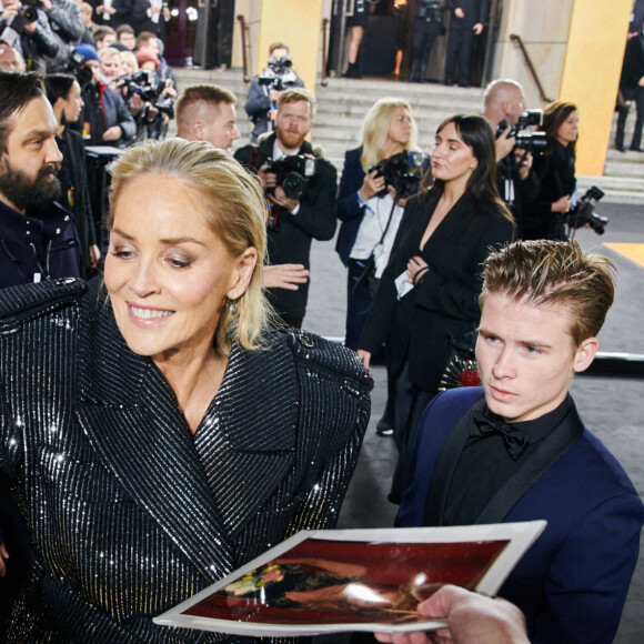 Sharon Stone et son fils Roan Joseph Bronstein assistent aux "GQ Men of the Year Awards 2019" à l'Opéra-Comique de Berlin, le 7 novembre 2019.