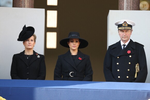 Meghan Markle, la comtesse de Wessex et le vice-amiral Sir Anthony Laurence - La famille royale réunie pour le Remembrance Sunday Service, au Cénotaphe de Londres, le 10 novembre 2019.